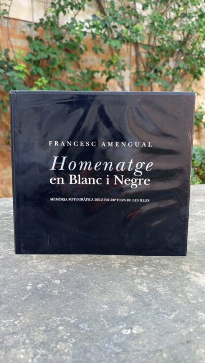 Llibre: "Homenatge en blanc i negre"